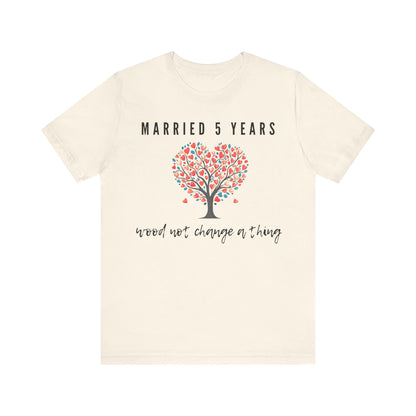 Natural anniversary t-shirt with the text Married 5 Years Wood Not Change a Thing around a cartoon tree